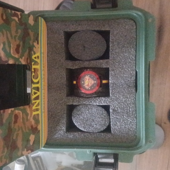 INVICTA Superman Watch - Picture 4 of 6